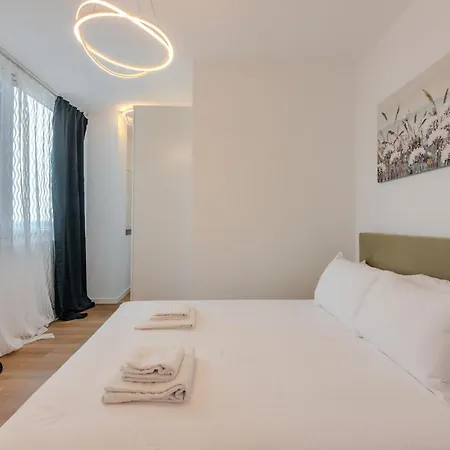 New! Skyline Daire Milano