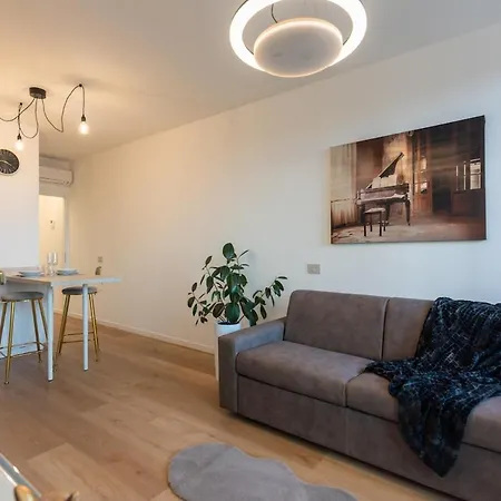 New! Skyline Daire Milano